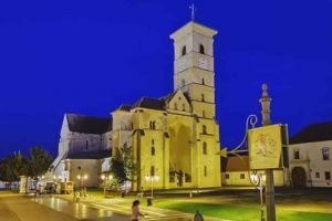 Arhiepiscopul romano-catolic de Alba Iulia îl critică pe preotul din Ditrău: „S-a implicat într-un conflict care i-a depăşit competenţele”. Mesajul Papei Francisc