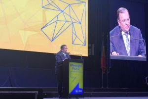 Flutur susţine reforma administraţiei publice şi a vorbit despre înfiinţarea mallurilor ...