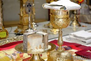 Paharul mântuirii, element euharistic în Taina Cununiei