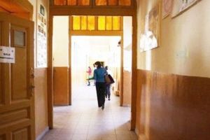 Zeci de cazuri de gripă în şcolile şi grădiniţele din Timiş. Cursurile s-ar putea suspenda