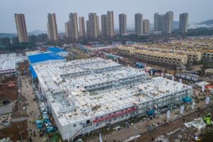 FOTO/VIDEO. Spitalul din China, construit în 10 zile, a fost deschis. A primit deja primii pacienţi