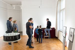 Mii de arădeni sunt aşteptaţi la primul muzeu al iluziilor optice din România