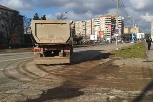 Cu noroiul de pe şantiere pe străzi! Poliţia Locală şi-a amintit de şoferii cu maşini murdare