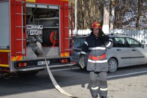 Intervenţiile pompierilor din ultimele trei zile: incendiu cu victimă, transport persoană supraponderală, ş.a.