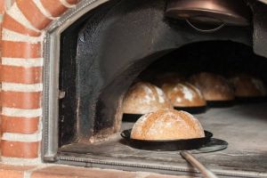 Poziţii intolerante şi xenofobe