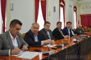 Ave şi Salubri Aleşd se pregătesc să adune gunoaiele bihorenilor. Primăriile trebuie să decidă dacă pun sau nu taxe de salubritate