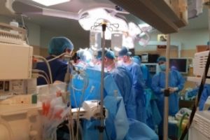 SCENE ȘOCANTE într-un spital: S-a aruncat pe geam, la o oră după operaţia in care medicii i-au salvat viata