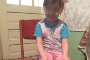 Fetiţa accidentată de un camion riscă să îşi piardă un picior. Are nevoie de ajutor!