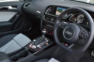 Atenţie! Anunţul făcut luni de RAR cu privire la maşinile cu volan pe dreapta