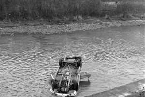 Maşină răsturnată în Someş. Lângă podul împărătesei Sissi, 1982