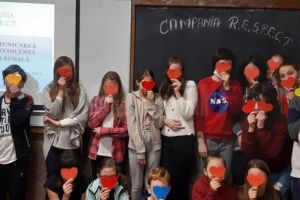 Elevi şi profesori ai Şcolii Gimnaziale Nr. 4 Suceava, „Solidari întru RESPECT”