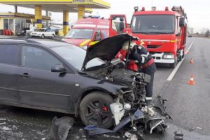 Accident rutier la Coşereni. Trei autoturisme implicate