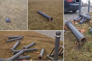 FOTO Știrea Ta| Zona Parcului Custozza din Cetate, împânzită de… stâlpi leşinaţi