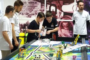 Echipa de robotică a juniorilor de la Liceul de Informatică a câştigat trofeul „Stea în devenire” la concursul regional „FIRST® LEGO® League”