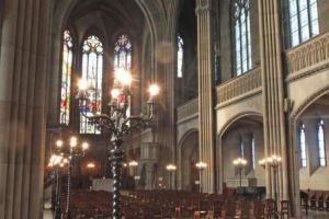 Român condamnat pentru furtul unui set de sacrament dintr-o biserică din Elveţia