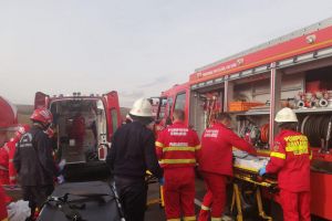 FOTO Cod Roşu de intervenţie! Accident cu şapte victime după ciocnirea dintre două maşini
