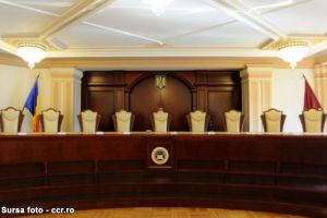 Recompense neimpozitate, la Curtea Constitutionala, RMN-uri ce nu trebuiau decontate, la Curtea Suprema, si chirii platite in avans de Avocatul Poporului