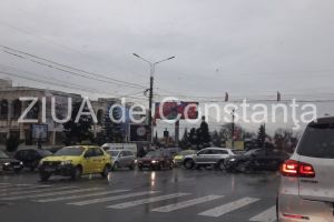 Atentie!: Haos in intersectia de la Casa de Cultura. Nu functioneaza semafoarele! (galerie foto)
