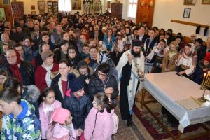 FOTO Slujbă specială la Tudora! Sute de credincioşi au participat la slujirea bisericească. Preotul Vasile Cocoreanu: Nu ne putem mântui singuri, ci atunci când suntem în comuniune, atunci când suntem cu dragoste şi unii pe alţii ne sprijinim