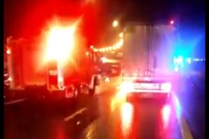 ACCIDENT pe A1! O maşină s-a IZBIT de un camion
