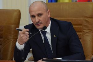 E prefectul Ţiplea papagal?