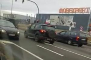 VIDEO Un bărbat circulă nestingherit pe contrasens la Shopping City – Ceilalţi şoferi au rămas cu gura căscată