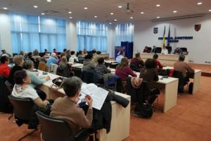 Şefii de la ADI Apă Canalizare i-au IGNORAT pe preşedinţii şi administratorii de blocuri din Arad şi nu au participat la întâlnirea cu aceştia