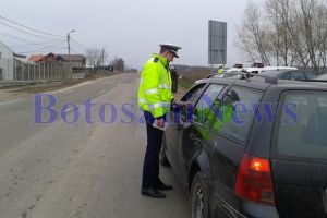 Un bărbat a sunat la 112 şi a anunţat că un consătean s-a urcat beat criţă la volan. Poliţiştii botoşăneni, la faţa locului
