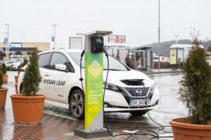 La Iulius Mall Suceava sunt accesibile staţii de încărcare a maşinilor electrice