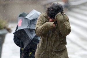ALERTĂ METEO! Cod roşu de viscol şi vânt în mai multe judeţe din ţară