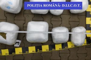 Un bărbat din Leşu a introdus în ţară peste 17 kg de canabis. Poliţiştii l-au prins la Dumitra (FOTO)