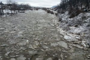 VIDEO: Spargerea zăpoarelor în Topliţa şi Galăuş