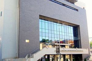 Tribunalul Argeş închiriază spaţii… comerciale