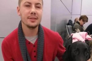 Cum explică CFR Călători interzicerea accesului la cuşetă a tânărului din Cluj însoţit de câinele ghid