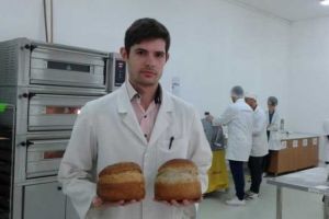 Painea viitorului, făcută din canepă – invenţia de milioane a unui tanăr din Cluj