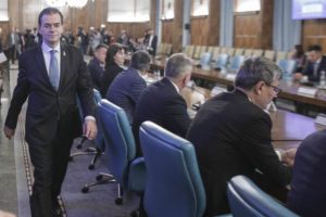 G4Media.ro: Derapaj democratic. Orban a stabilit recordul de ordonanţe de urgenţă într-o şedinţă/ Liberalii au atacat guvernul Dăncilă cu o moţiune în care cereau ”Fără OUG!”
