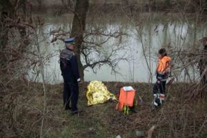 Tragedie! Bărbat din Botoşani găsit mort pe malul unui pârâu