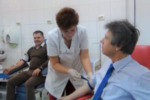 FOTO Sibiul, exemplu în România – Avem cei mai mulţi donatori de sânge