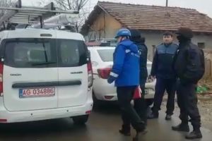 VIDEO: Razie la Bucşani! Electrica a cerut ajutorul Poliţiei şi Jandarmeriei, împotriva hoţilor de energie electrică