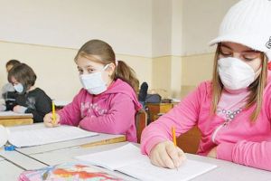 O clasă de la un liceu din Sibiu nu face cursuri – 10% dintre elevii din judeţ sunt bolnavi