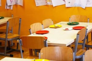 65.000 de elevi vor beneficia de o masa calda la scoala. Costul programului: 82 milioane de lei