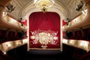 Haideti la teatru! / Luna februarie aduce multe spectacole brailenilor