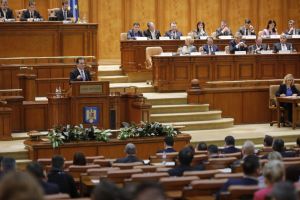 Moţiunea de cenzură a trecut cu 261 de voturi