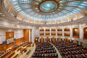 Guvernul Orban, demis în urma moţiunii de cenzură. Reacţii ale parlamentarilor bistriţeni