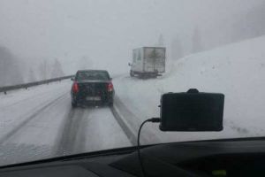 Circulaţie oprită pe DN12C, între Gheorgheni şi Lacu Roşu. În Pasul Creanga se circulă pe un singur sens