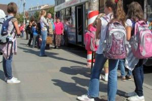Guvernul a deblocat DECONTAREA transportului elevilor navetişti prin OUG: Care sunt categoriile vizate şi cum se va aplica măsura