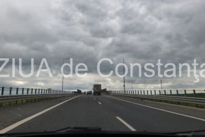 IGPR: Parapeti si panouri antiorbire, smulsi de pe Autostrada A2 din cauza vantului puternic