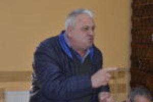 Antonică Moţ invitat să muncească conform fişei postului, fără ajutoare