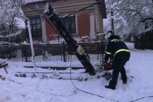 16 localităţi din Bihor au rămas fără curent din cauza vântului. Aproape 10.000 de cetăţeni sunt afectaţi