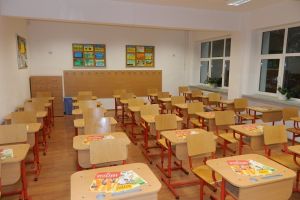 CURSURI SUSPENDATE PARȚIAL ÎNTR-O ȘCOALĂ MARE DIN PITEȘTI